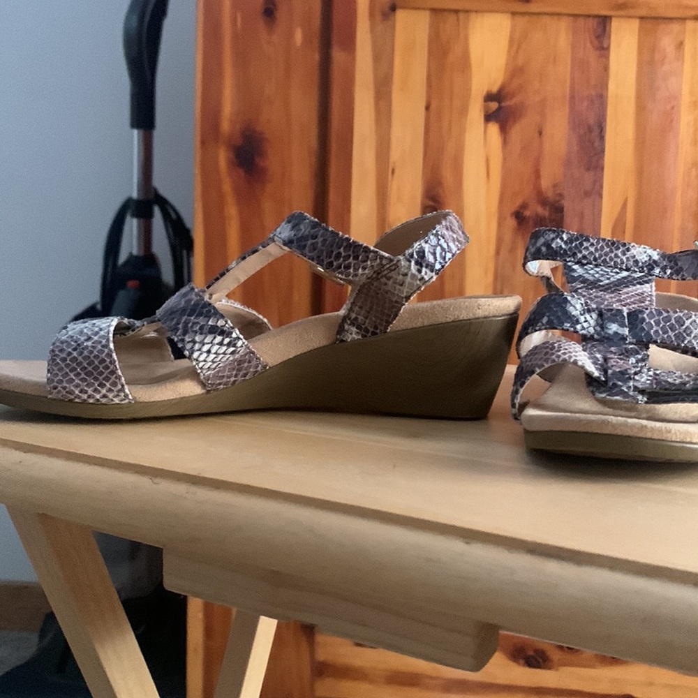 Sandals - Picture 2 of 5